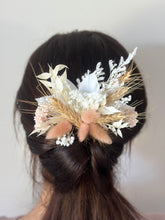 Load image into Gallery viewer, Dried floral hair comb
