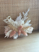 Load image into Gallery viewer, Dried floral hair comb
